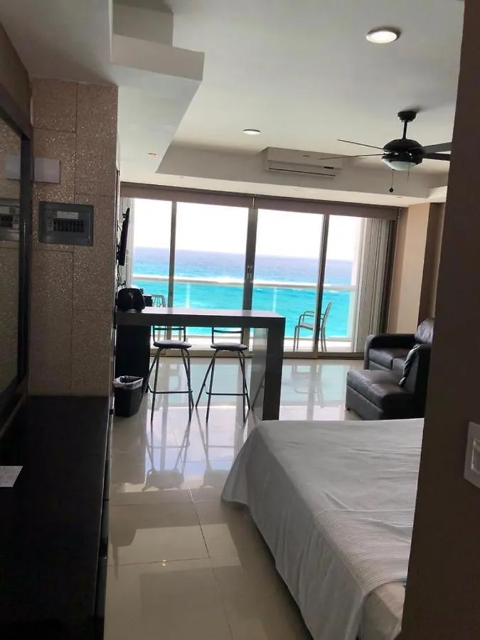 Ocean Front Studio Apartment Cancun 0*,