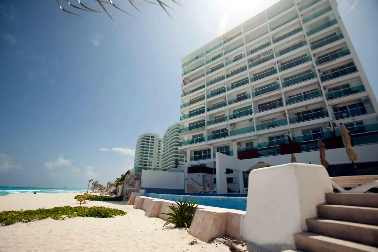 Ocean Front Studio Apartment Cancun