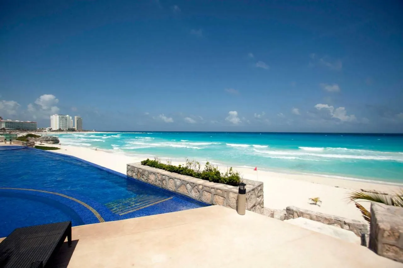 Ocean Front Studio Apartment Cancun